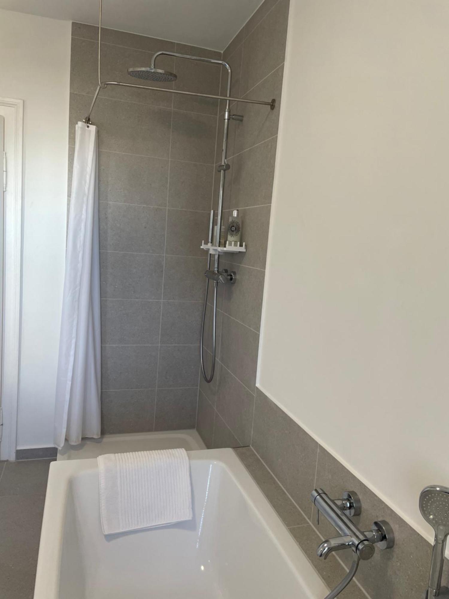 מינכן Grosse Wohnung In Westend מראה חיצוני תמונה